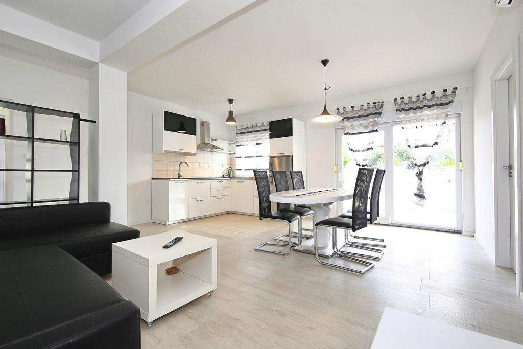 Apartments Matkovic Sveti Filip i Jakov Ngoại thất bức ảnh