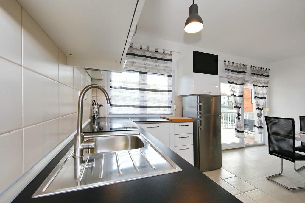 Apartments Matkovic Sveti Filip i Jakov Ngoại thất bức ảnh