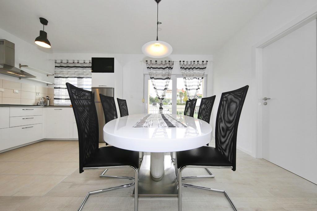 Apartments Matkovic Sveti Filip i Jakov Ngoại thất bức ảnh