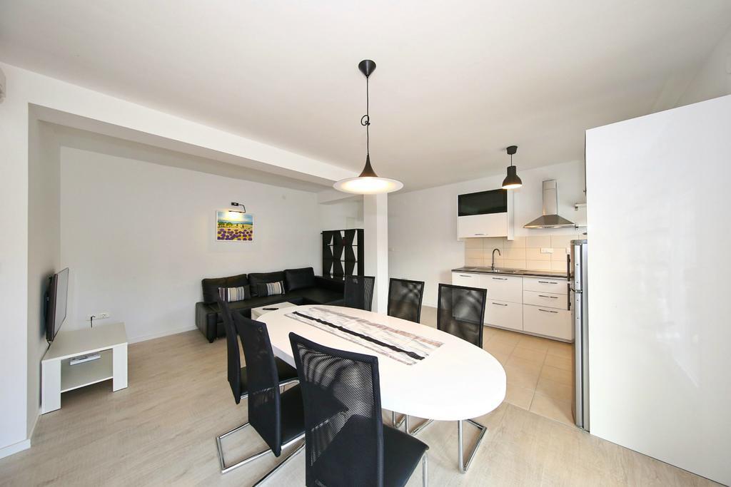 Apartments Matkovic Sveti Filip i Jakov Ngoại thất bức ảnh