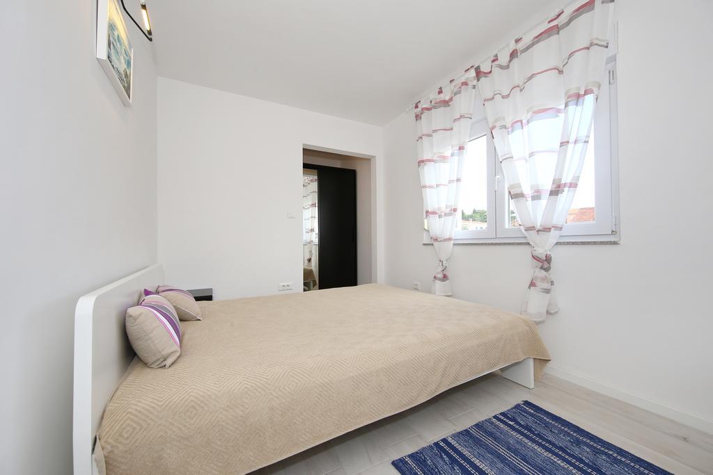 Apartments Matkovic Sveti Filip i Jakov Ngoại thất bức ảnh