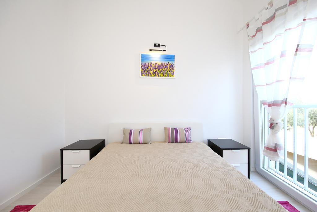 Apartments Matkovic Sveti Filip i Jakov Ngoại thất bức ảnh