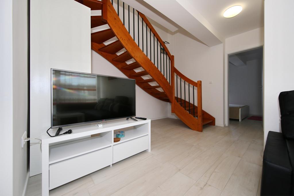 Apartments Matkovic Sveti Filip i Jakov Ngoại thất bức ảnh