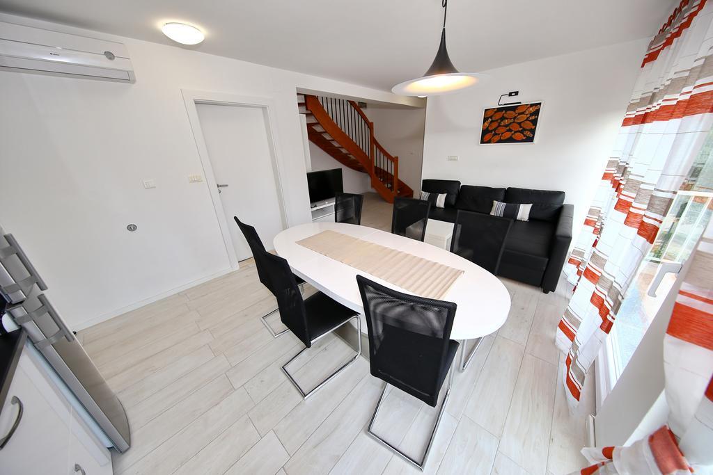 Apartments Matkovic Sveti Filip i Jakov Ngoại thất bức ảnh