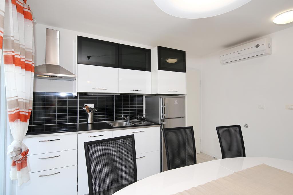 Apartments Matkovic Sveti Filip i Jakov Ngoại thất bức ảnh