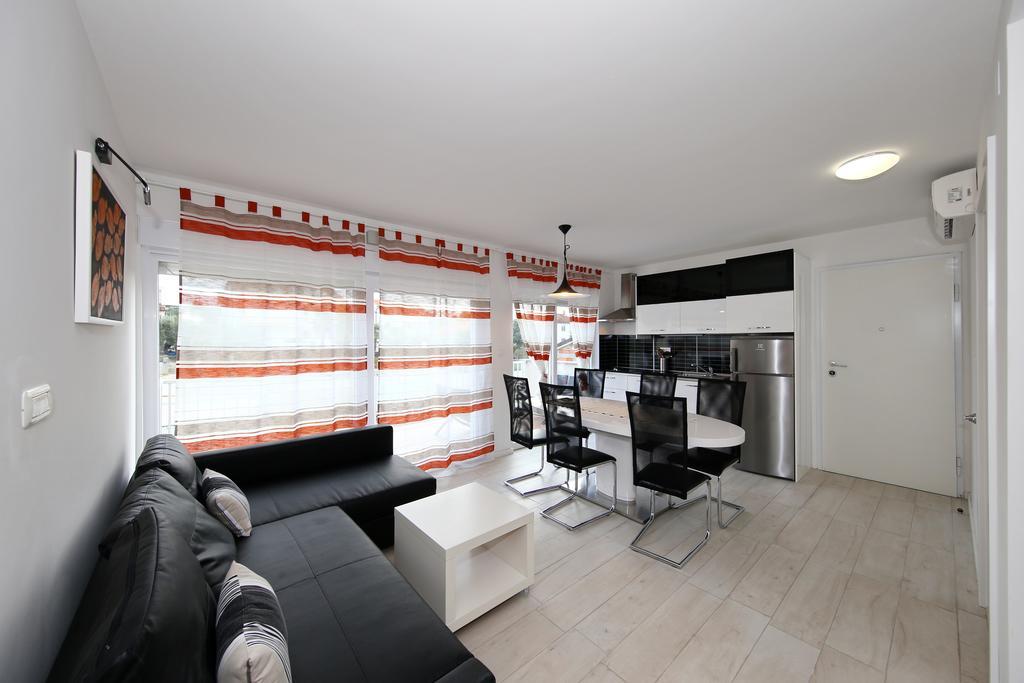 Apartments Matkovic Sveti Filip i Jakov Ngoại thất bức ảnh