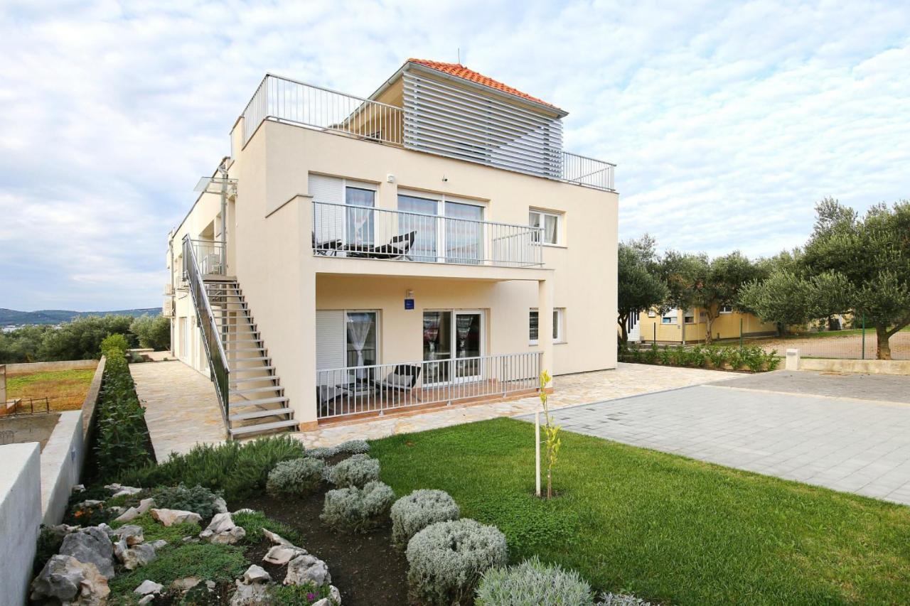 Apartments Matkovic Sveti Filip i Jakov Ngoại thất bức ảnh