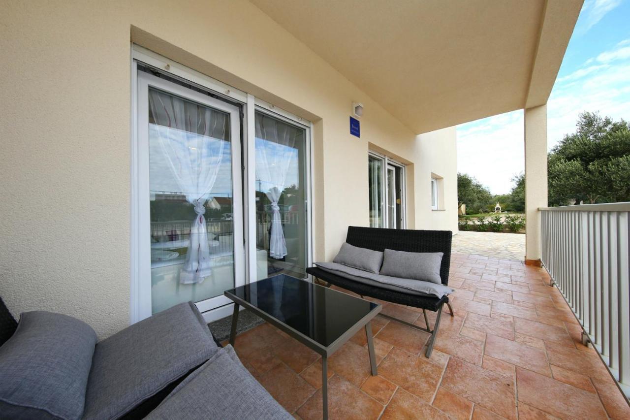 Apartments Matkovic Sveti Filip i Jakov Ngoại thất bức ảnh